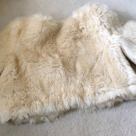 Gap kids faux fur coat! - Picture 6 of 6